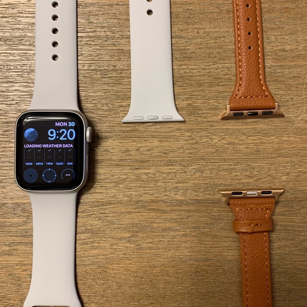 Apple Watch Series 5 (GPS, 40MM) - Silver Aluminum Case with White Sport Band